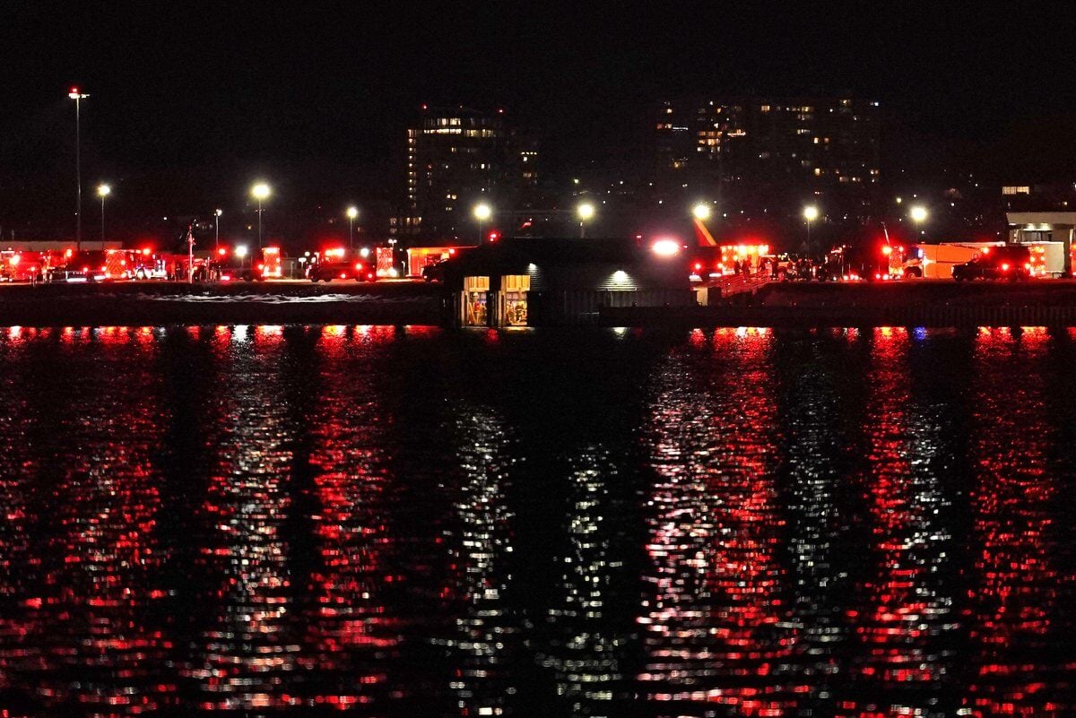 Reagan National Airport Reopens at 11 AM Thursday, January 30th after a plane-helicopter collision