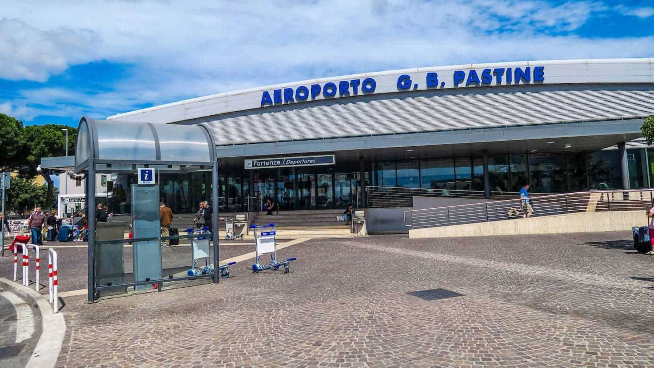 Flights Suspended at Rome Ciampino Airport after Nearby Fire