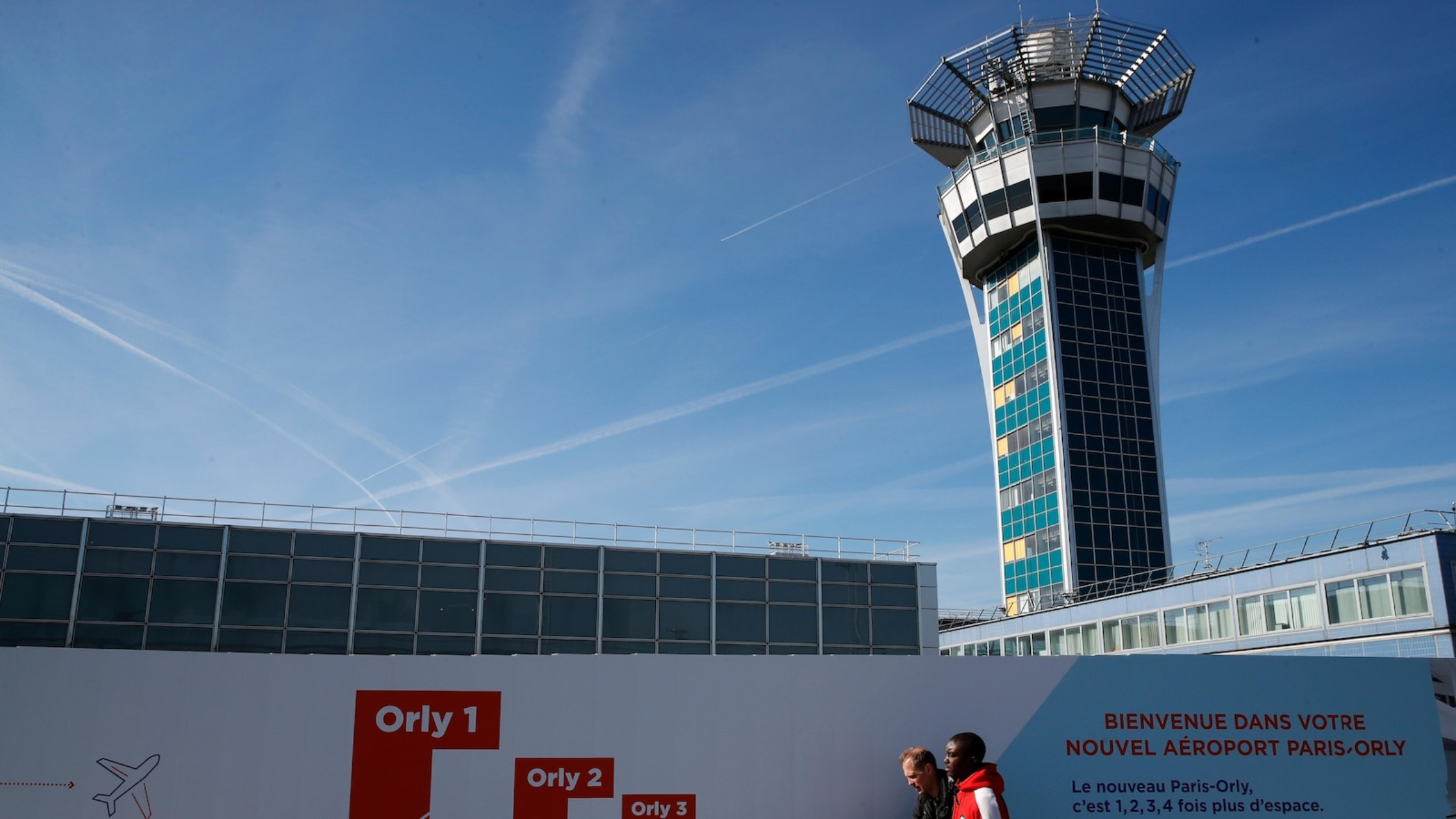 Flight Disruptions May Occur at Paris Orly Airport After Traffic Control System Failure