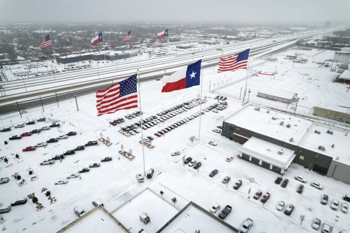 Houston, Texas Airports Closed Due to Arctic Blast, January 20th-21st